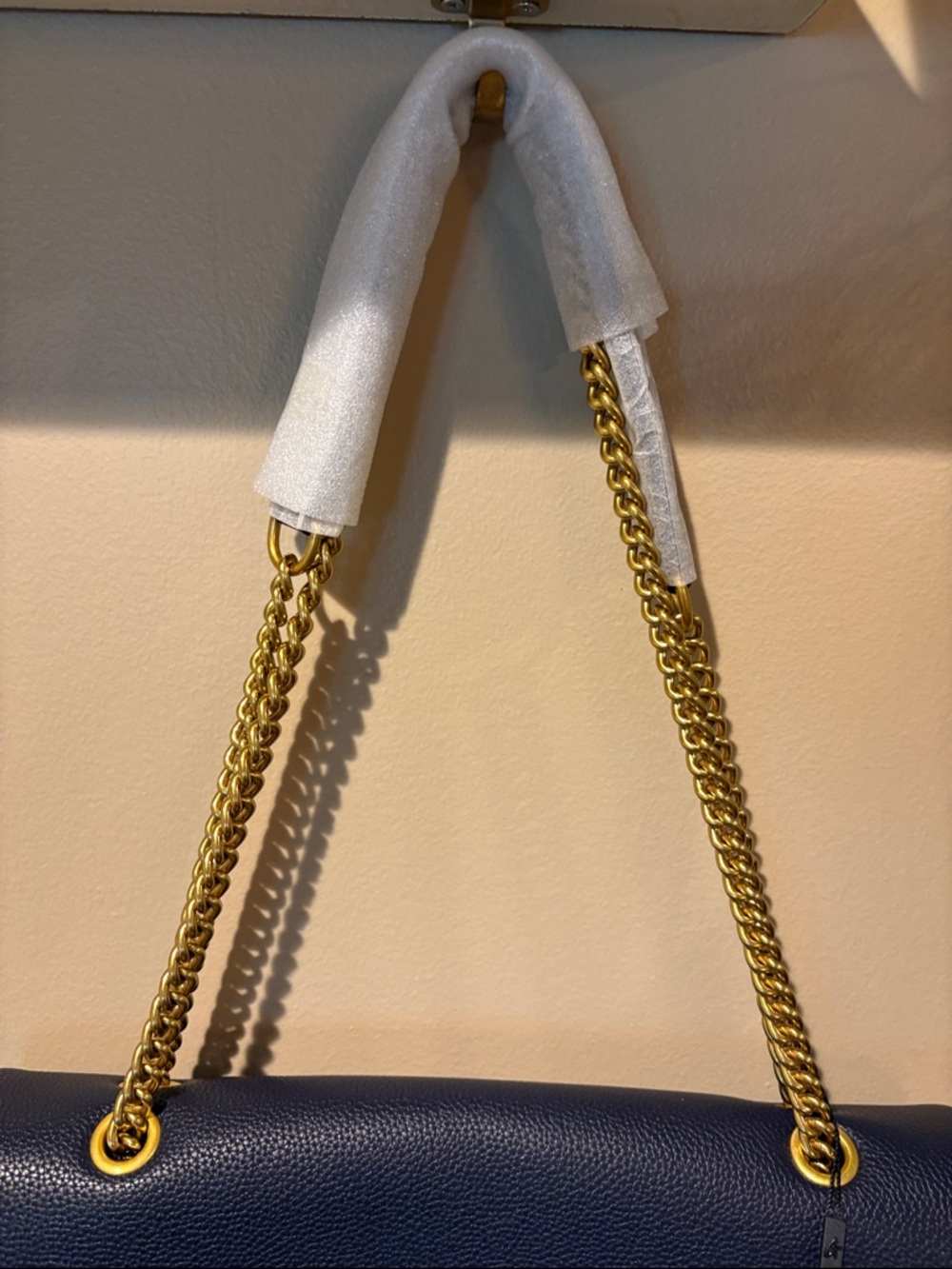 NTW  Navy Pebbled Shoulder Bag with Gold Chain Strap - Picture 3 of 11